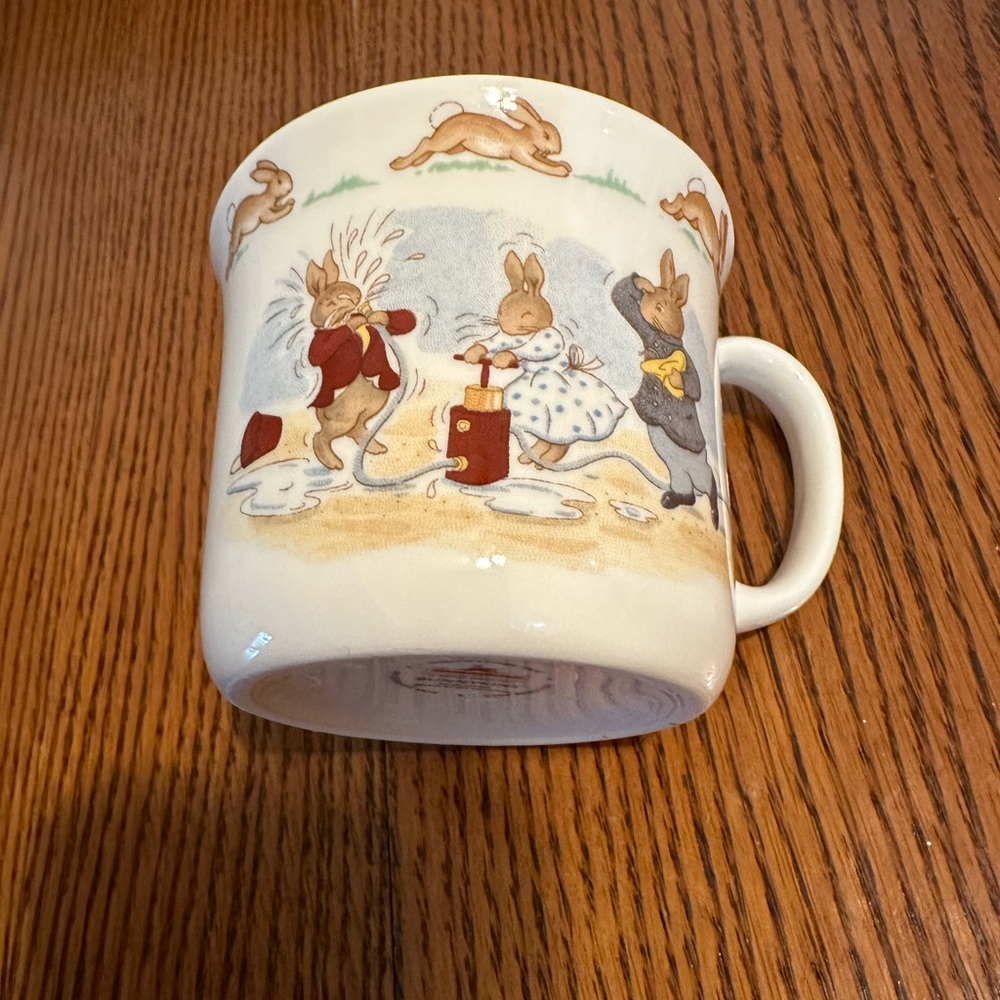 3 Royal Albert mugs - Picture 3 of 16